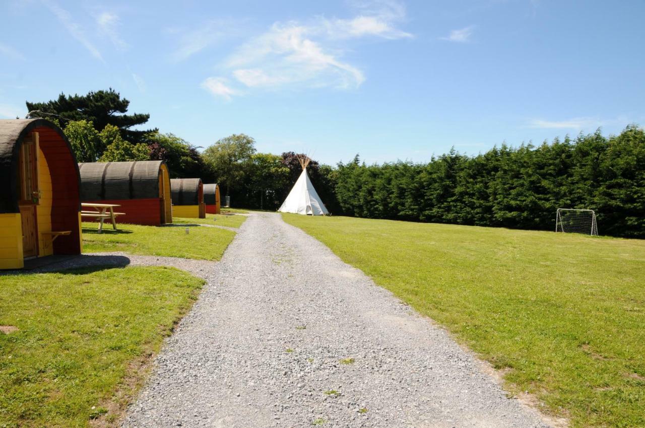 Coach Field Camp Hotel Exterior foto